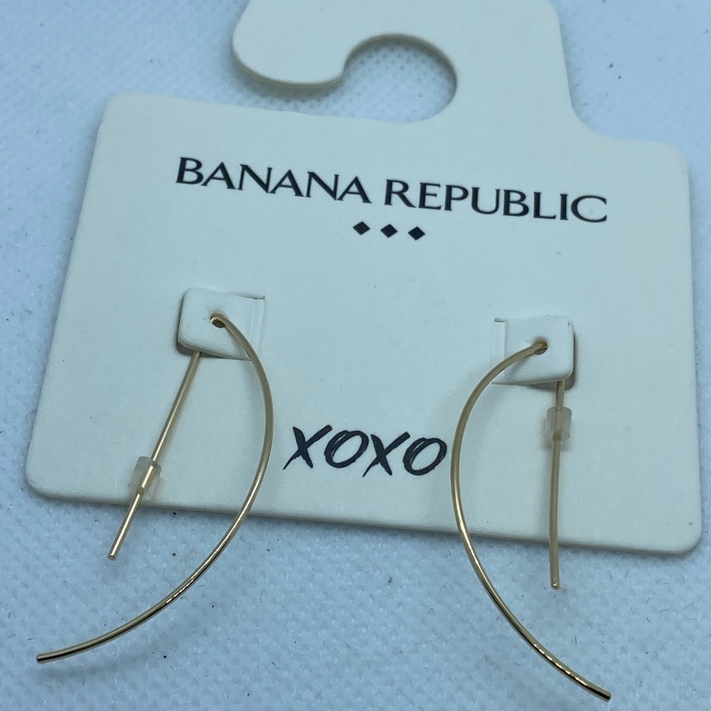 Banana Republic XOXO Gold Tone Half Circle Earrings New With Tags